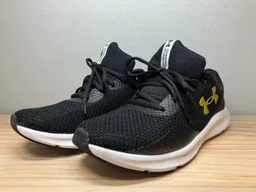 언더아머 차지드 러닝화 블랙