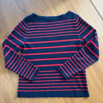 MACPHEE 네이비와 레드 스트라이프 니트