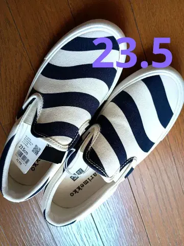 유니클로 마리메꼬 슬립온 스케이터 23.5 택 포함