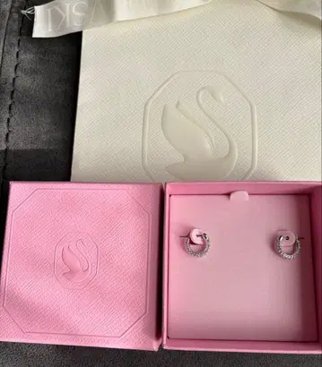 새상품 박스형 SWAROVSKI 스와로브스키 귀걸이