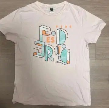 입체 문자 디자인 T셔츠 크림색