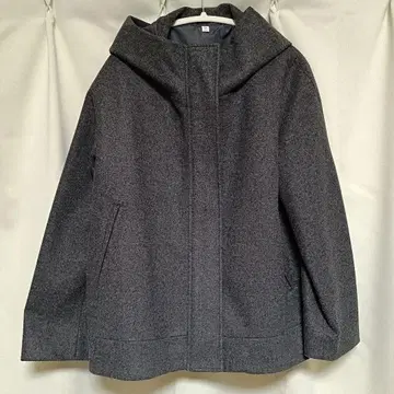 후드 부착 다크 그레이 울 코트