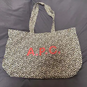 A.P.C. 아페쎄 토트백 레오파드 무늬 올 패턴 로고
