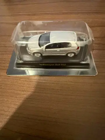 교쇼 1/64 VW 골프 R32