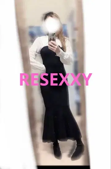 RESEXXY 도킹 니트 롱 원피스