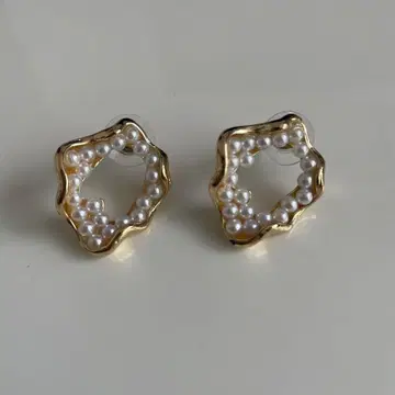 펄 장식 골드 스터드 귀걸이