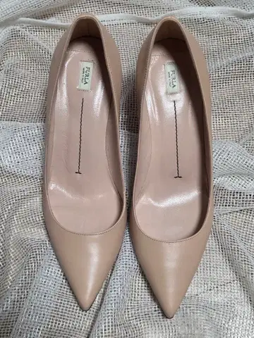 FURLA 베이지 스틸레토 하이힐