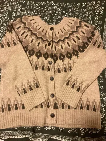 [미사용 새상품] 사만사 모스모스 자카드 앞뒤 착용 니트