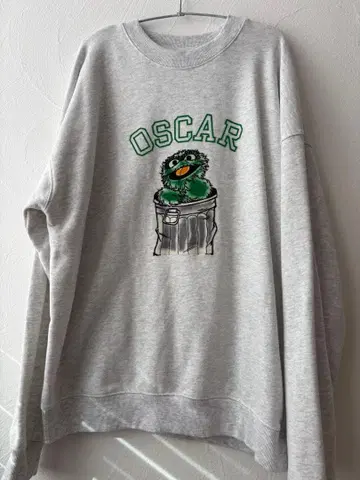 프릭스스토어 세서미 스트릿 콜라보 오스카 맨투맨 M 사이즈