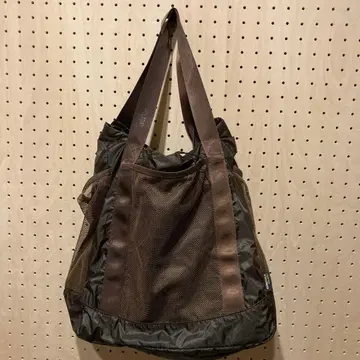 HOLIDAY PACKABLE STRAP TOTE