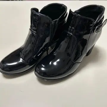 블랙 광택 부츠 22.5cm