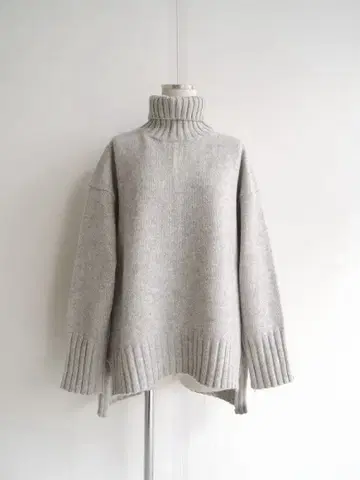 맥피 투모로우랜드 울 캐시미어 하이넥 풀오버