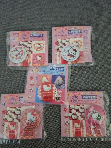 헬로키티 25주년 기념 캔 배지