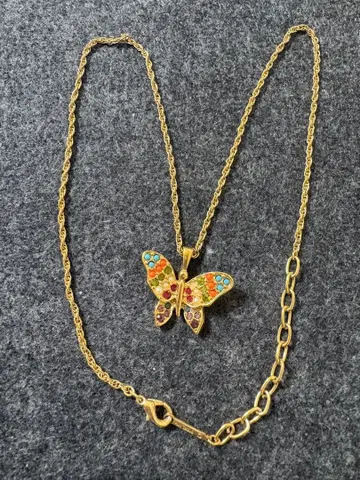 돌란 D'ORLAN 목걸이 나비 멀티 컬러 스톤