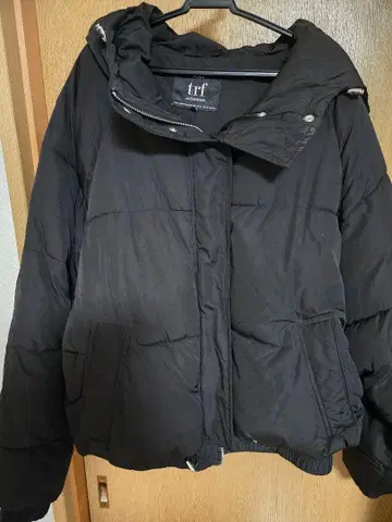 ZARA 블랙 다운 자켓 후드 부착