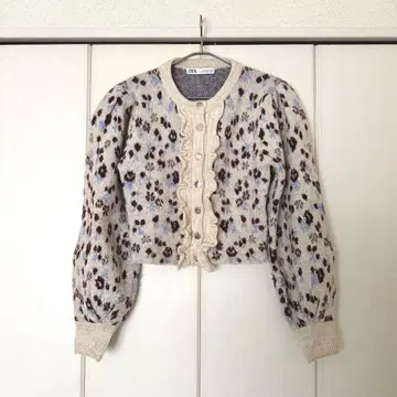 ZARA / 니트 가디건 꽃무늬