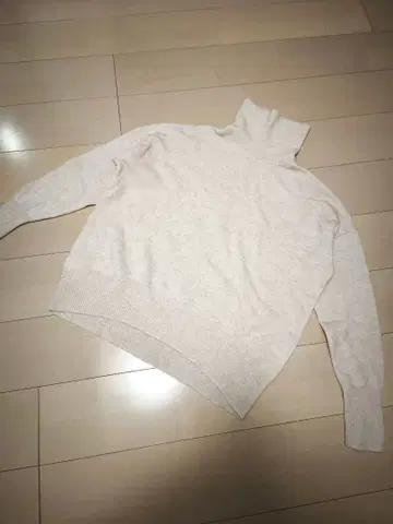 라이트 그레이 터틀넥 니트