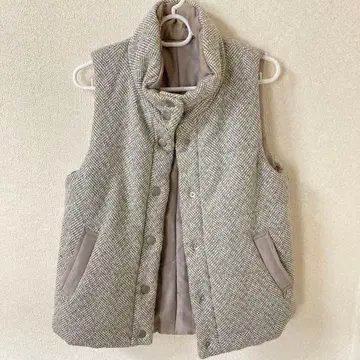 리버서블 베스트 헤링본 무늬 노카라 다운 베스트 그레이 계열