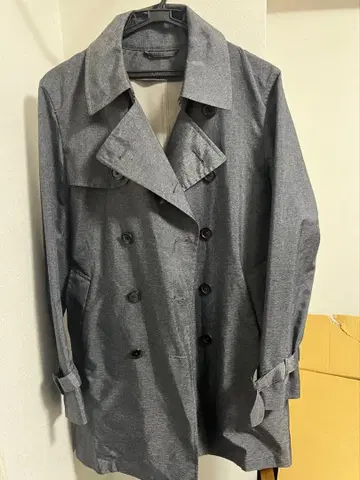 그레이 더블 브레스트 트렌치코트