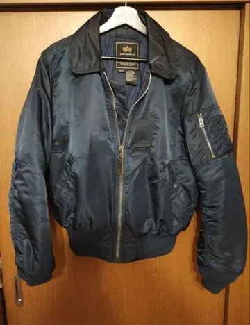 알파 인더스트리 MA-1 자켓 플라이트