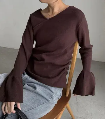 플레어 소매 아지메 넥 니트