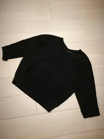 JEANASIS 블랙 V넥 긴팔 니트