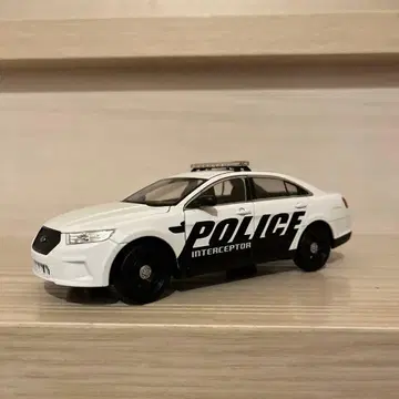 WELLY 미니카 Ford 인터셉터 순찰차
