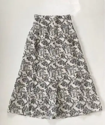 FRAY I.D 꽃무늬 자카드 스커트 린넨/면 화이트 size 1