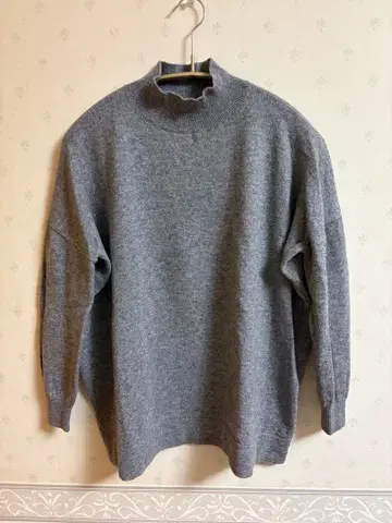 데프레 그레이 하이넥 니트