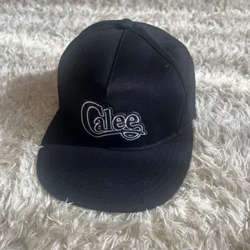 [ 새상품급 ] Calee 블랙 블랙 자수 로고 스냅백 캡