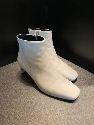 코르소 로마 스퀘어토 숏부츠