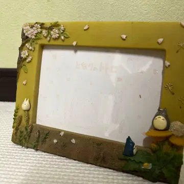 토토로 사진 프레임 꽃과 풀 장식 포함