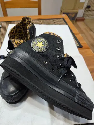 Converse 블랙 하이컷 스니커즈