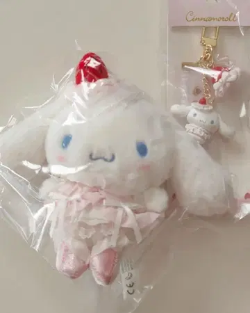 SANRIO 딸기 휘핑 케이크 시나몬 백참 키링
