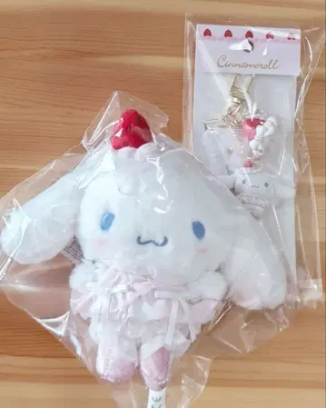 SANRIO 딸기 휘핑 케이크 시나몬 백참 키링