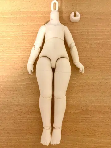 tinyfox 1/6 구형 바디 화이트 (일부 하자 있음) 넥 버클 포함