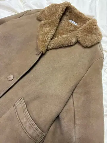 [ NURSEYS ] 무스탕 코트 베이지 계열