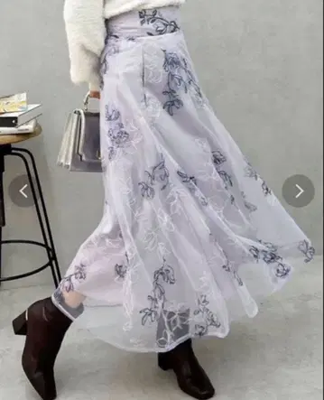 자수 오리지널 꽃무늬 자수 플레어 스커트 MERCURYDUO