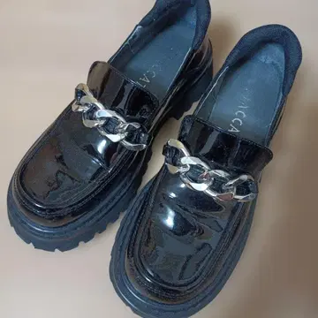 STACCATO 블랙 체인 로퍼