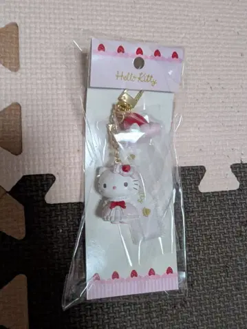 산리오 딸기 휘핑 케이크 키링