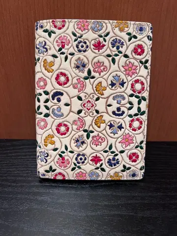 꽃무늬 자수 접이식 지갑 아이보리