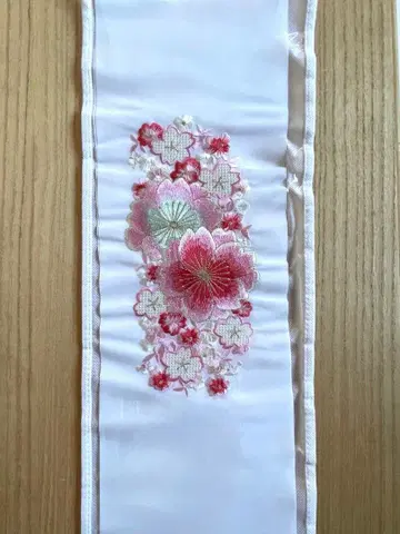 아름다운 자수 장식용 깃 장식용 깃