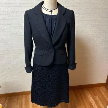 다크 네이비 자켓과 스커트, 드레스 세트 삼