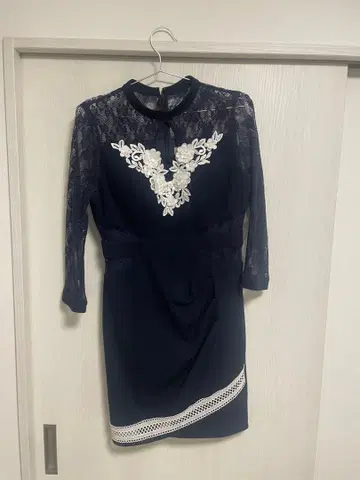 소브레 네이비 긴팔 드레스 레이스 자수