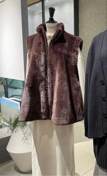 ASTRAET 스트럿 플레어 인조 모피 베스트