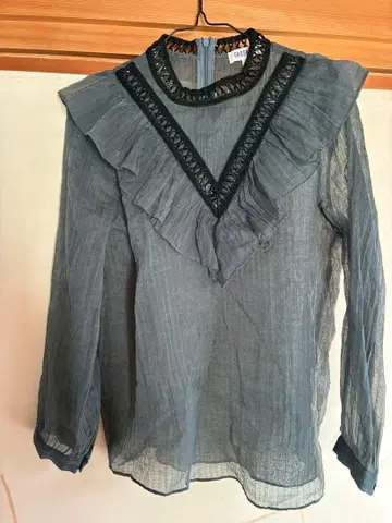 GHOSPELL 시어 블라우스