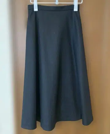 [새상품] 유나이티드 애로우즈 블랙 플란넬 플레어 스커트 40 사이즈