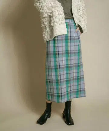 KBF 체크 I 라인 미디 스커트