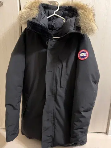 CANADA GOOSE 블랙 다운 자켓 L 사이즈
