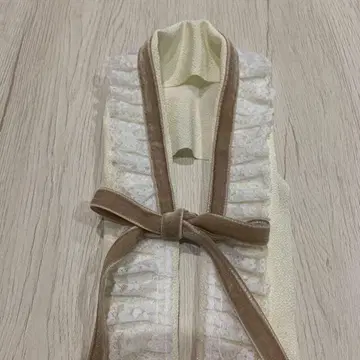 아이보리 프릴 장식용 깃